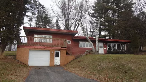 707 Rivercrest Dr, Baraboo, WI 53913