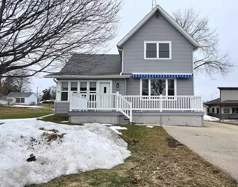 912 E Main St, Waupun, WI 53963