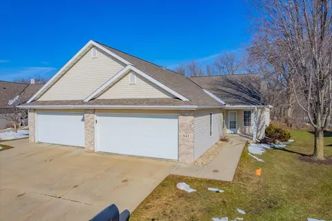 643 Springbrook Cir #40, Deforest, WI 53532