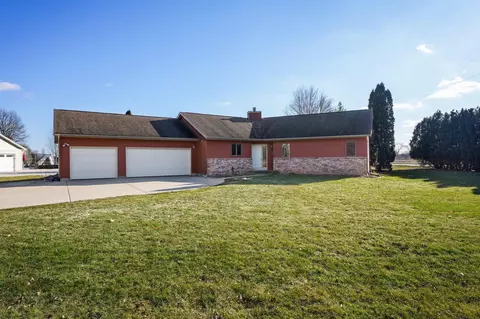 5675 Mary Lake Rd, Waunakee, WI 53597