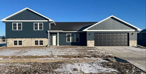 688 Porter Rd, Evansville, WI 53536