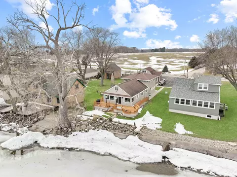 w8609 White Crow Road, Fort Atkinson, WI 53538