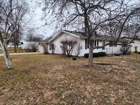 1221 S 17th St, Prairie Du Chien, WI 53821