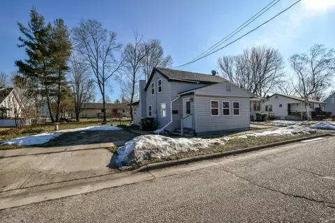 446 7th St, Prairie Du Sac, WI 53578