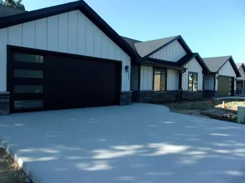 347 Waite Ln, Platteville, WI 53818