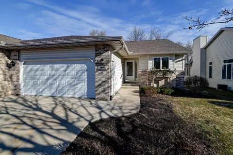9 Fairview Trl, Waunakee, WI 53597