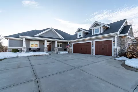 6432 Irving Dr, Sun Prairie, WI 53590