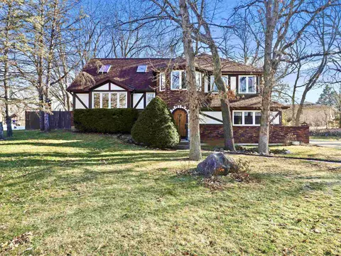 611 E View Ct, Verona, WI 53593