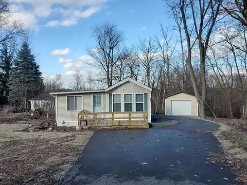 38 Highview Ln, Edgerton, WI 53534
