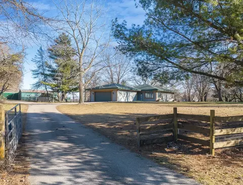14747 Hansberry Rd, Rockton, IL 61072