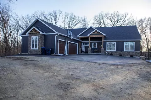 453 London Rd, Deerfield, WI 53531