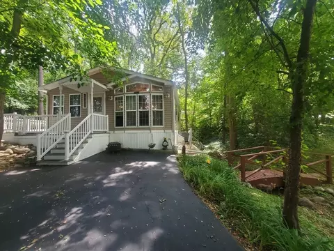 149 Vacation Blvd, Edgerton, WI 53534