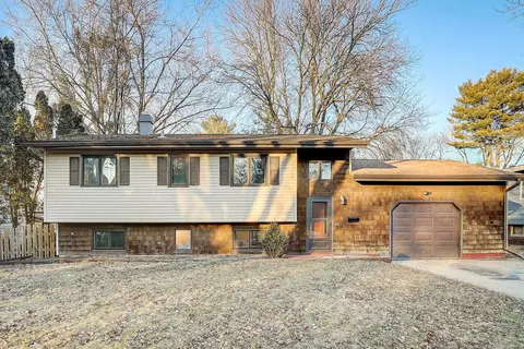 2205 Tanager Trl, Madison, WI 53711