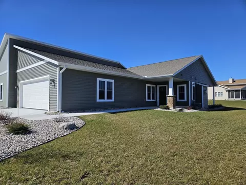 3776 Newcastle Dr, Janesville, WI 53546
