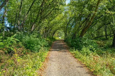 5680 Harbort Rd, Waunakee, WI 53597