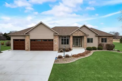 6630 Longhorn Ln, Sun Prairie, WI 53590