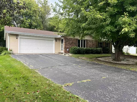 1211 E Cooper Dr, Edgerton, WI 53534