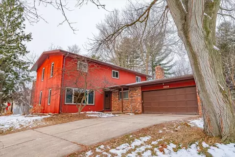 1614 S Gateway St, Middleton, WI 53562