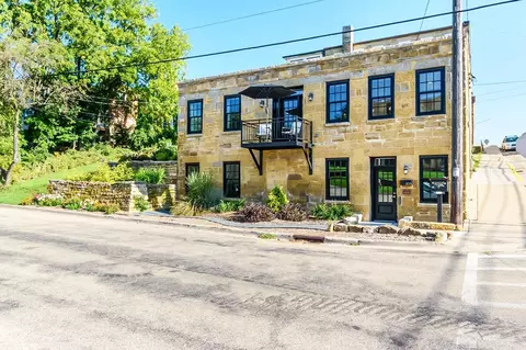 203 Fountain St, Mineral Point, WI 53565