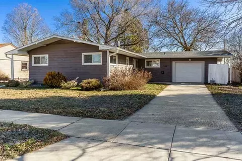 1242 Badger St, Janesville, WI 53545