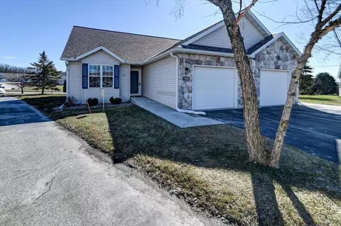 102 N Musket Ridge Dr, Sun Prairie, WI 53590