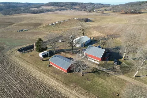 1787 Pompeys Pillar Rd, Highland, WI 53543