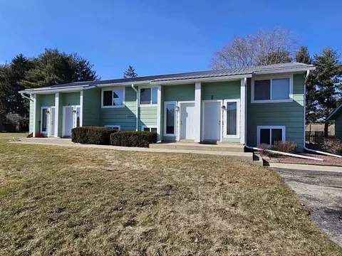 2007 Green Valley Dr, Janesville, WI 53546