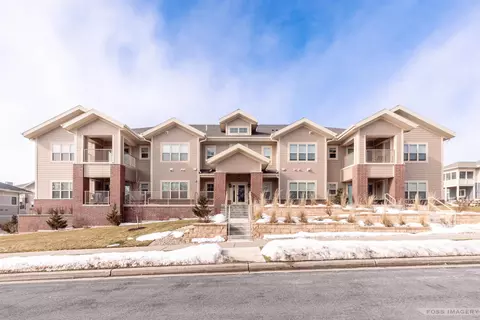 1804 Maplecrest Dr #202, Verona, WI 53593