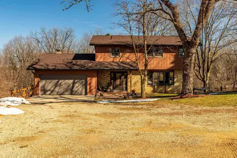 w7598 Kuenzi Lane, Blanchardville, WI 53516