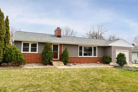 1821 Sheridan Dr, Madison, WI 53704