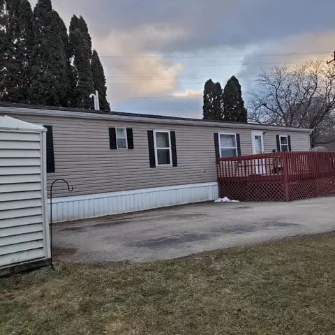 657 E Lake St #09, Lake Mills, WI 53551