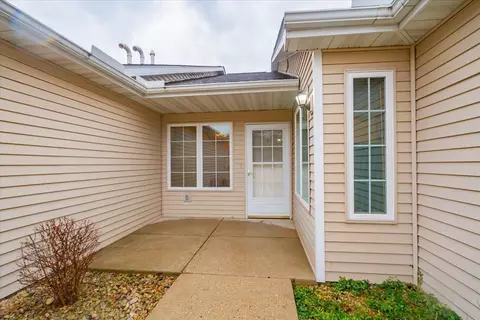 712 Creek Edge Dr #2, Deforest, WI 53532