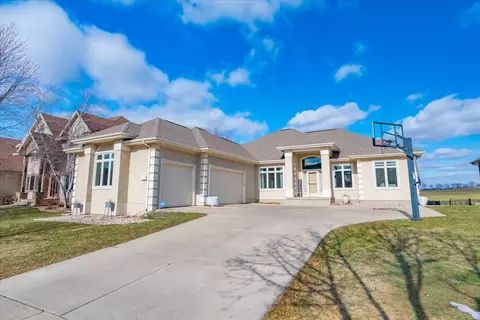 624 N Meadowbrook Ln, Waunakee, WI 53597
