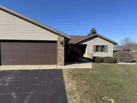 3018 S Petunia Ln, Beloit, WI 53511