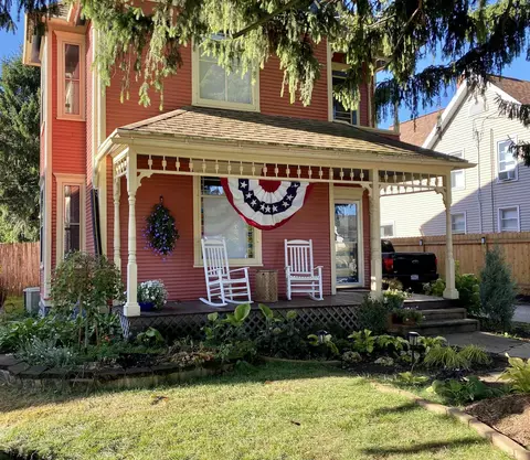 705 E Main St, Mount Horeb, WI 53572