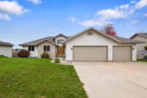 143 Lazy Lake Dr, Fall River, WI 53932