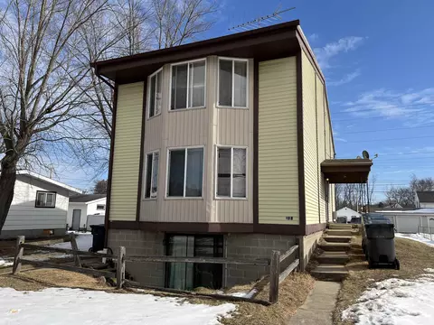 108 N Franklin St, Poynette, WI 53955