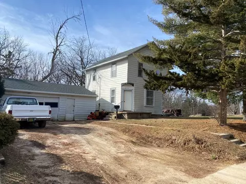 913 W Fulton St, Edgerton, WI 53534