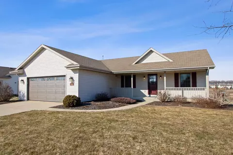 1015 Edgeview Dr, Janesville, WI 53545