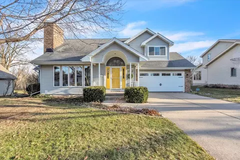 1702 Dover Dr, Waunakee, WI 53597