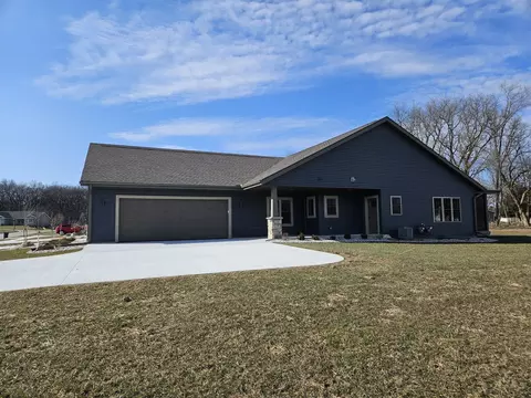 3631 Newcastle Dr, Janesville, WI 53546