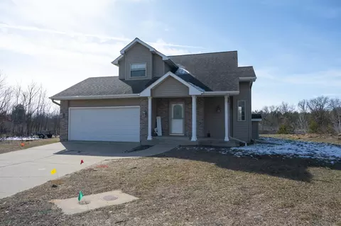 710 Valley View Ct, Necedah, WI 54646