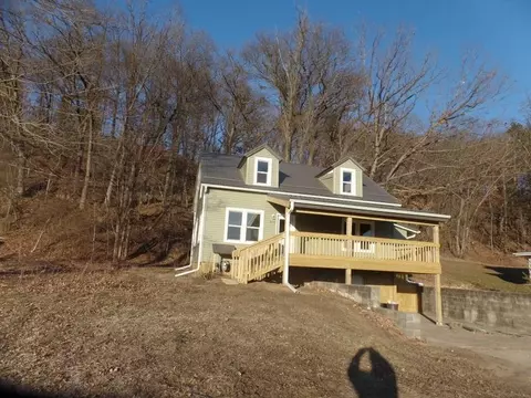 875 Bridge St, Union Center, WI 53962