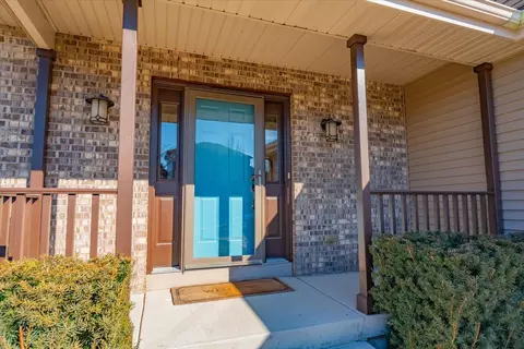 404 Tvedt Dr, Mount Horeb, WI 53572