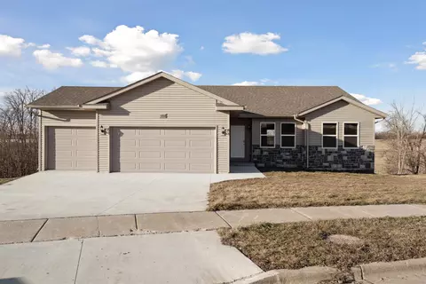 1682 Cornerstone Cir, Platteville, WI 53818