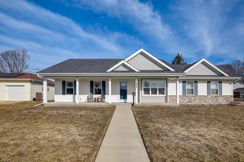 805 Hemlock St, Sauk City, WI 53583