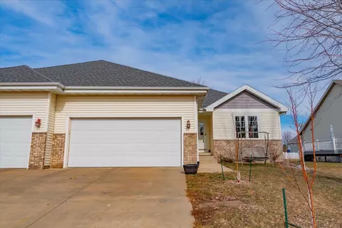 817 Oregon Parks Ave, Oregon, WI 53575