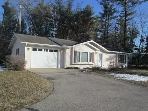 402 Quincy St # E, Friendship, WI 53934