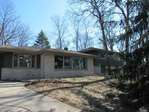 3305 Stratford Ct, Janesville, WI 53546