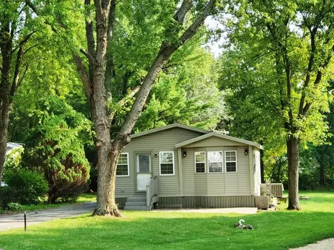 439 Skyline Dr, Edgerton, WI 53534